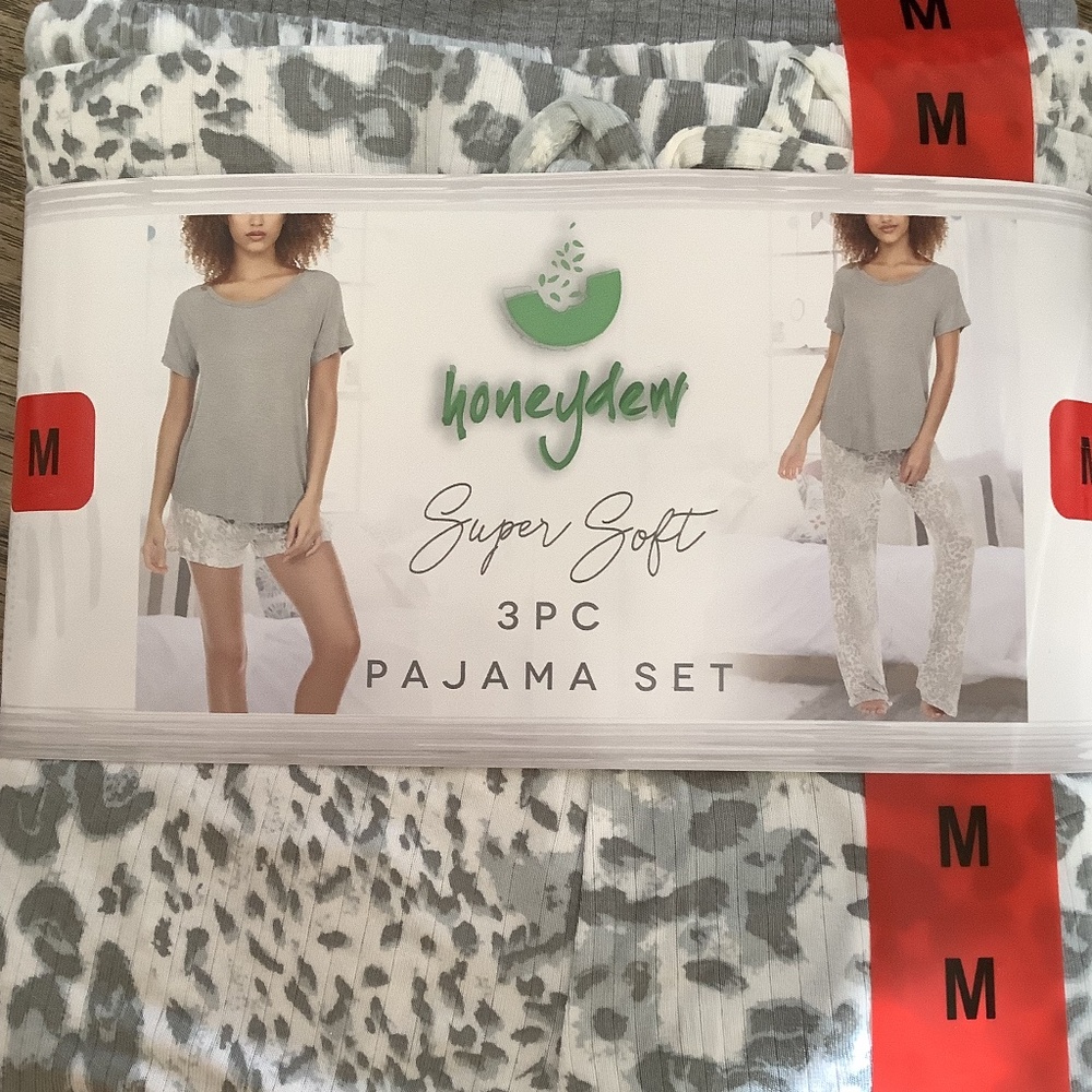Super Soft 3-piece pajama set in a natural leopard print